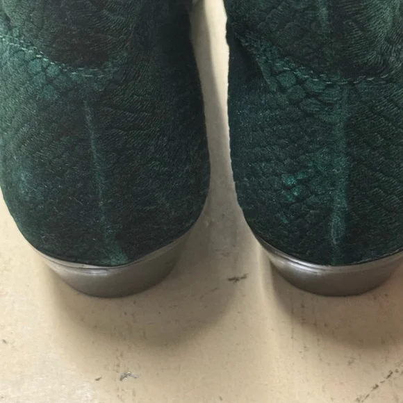 Very Volatile Green Reptile Textured Ankle Boots Booties Side Zip Women’s 7.5 - Picture 5 of 8